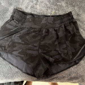 Lululemon camo shorts size 2